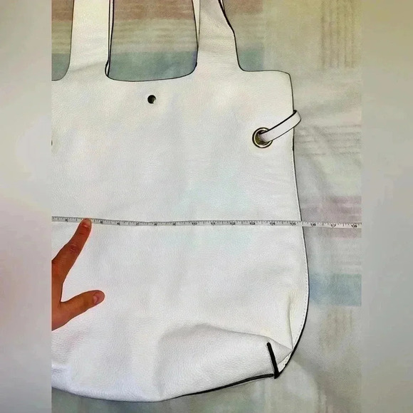 White bag with 💀 . No  name no brand - Picture 4 of 9